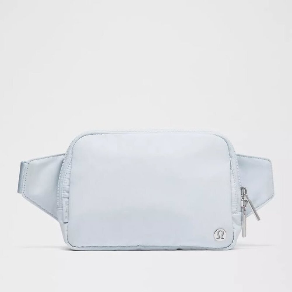 Lululemon Everywhere Belt Bag Large 2L in Starch Blue